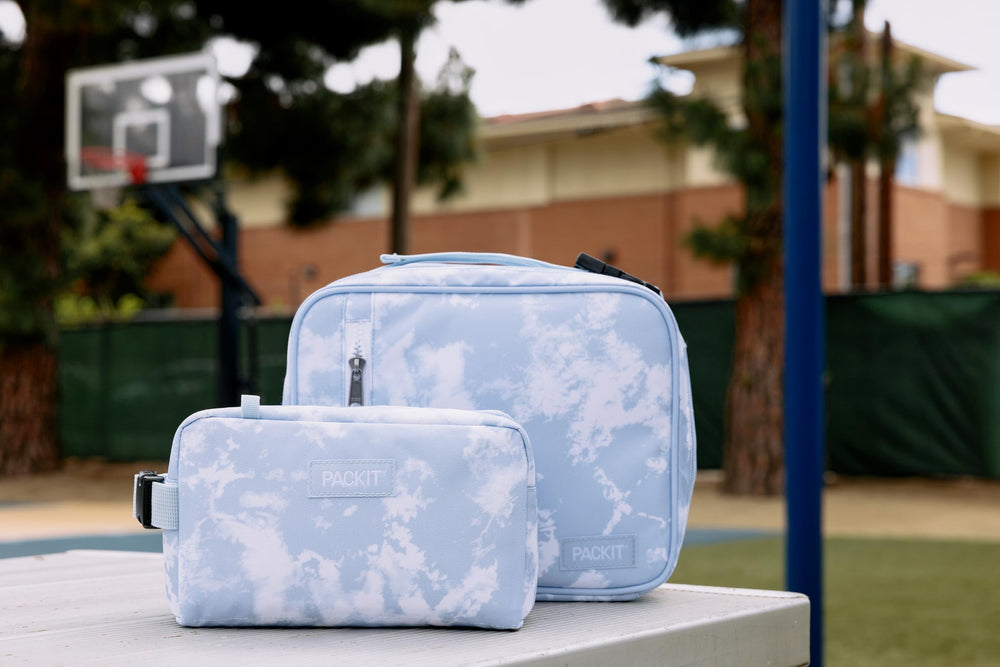 PackIt dentro de mochila escolar preservando comida fresca varias horas