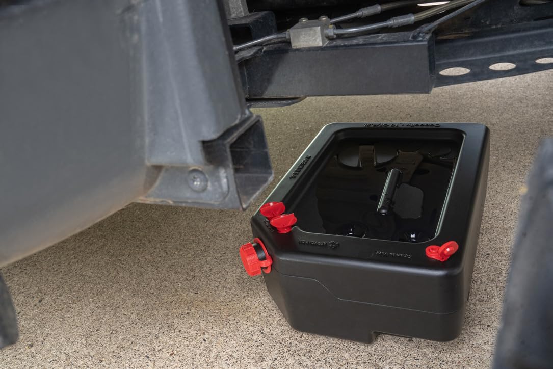 PAK comparación de tamaño con manos para mostrar ergonomía y transporte cómodo