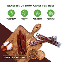 Paleovalley beef stick en mano para mostrar tamaño y porción