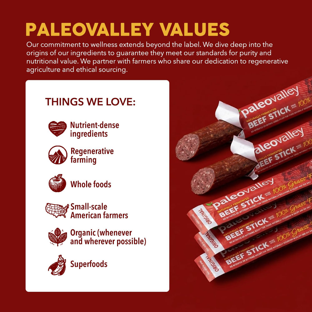Paleovalley sticks sobre tabla listos para servir como snack saludable