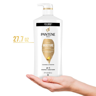 Pantene en uso bajo la ducha aplicando el producto para limpiar y acondicionar