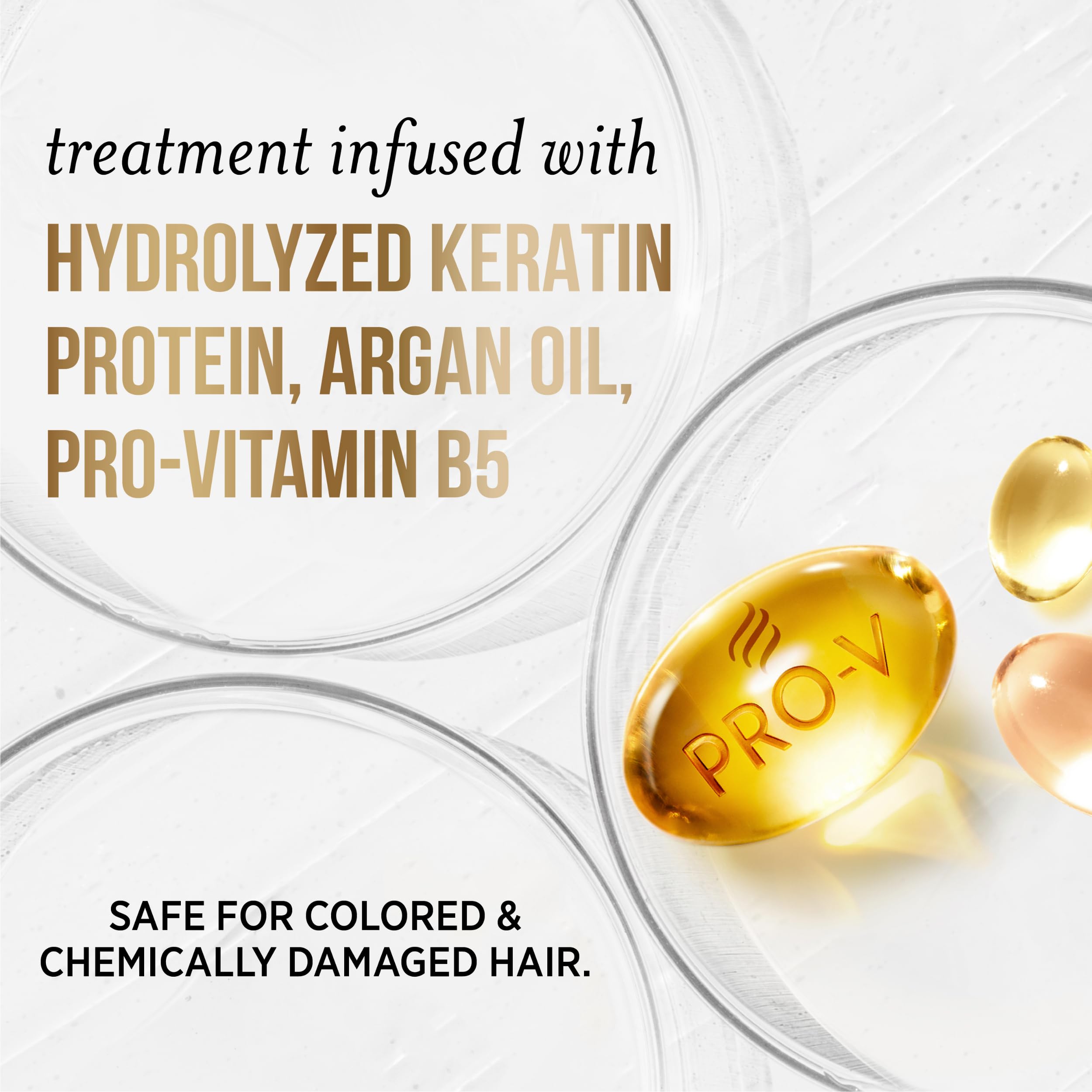 Producto Pantene extendido sobre cabello húmedo para peinado fácil