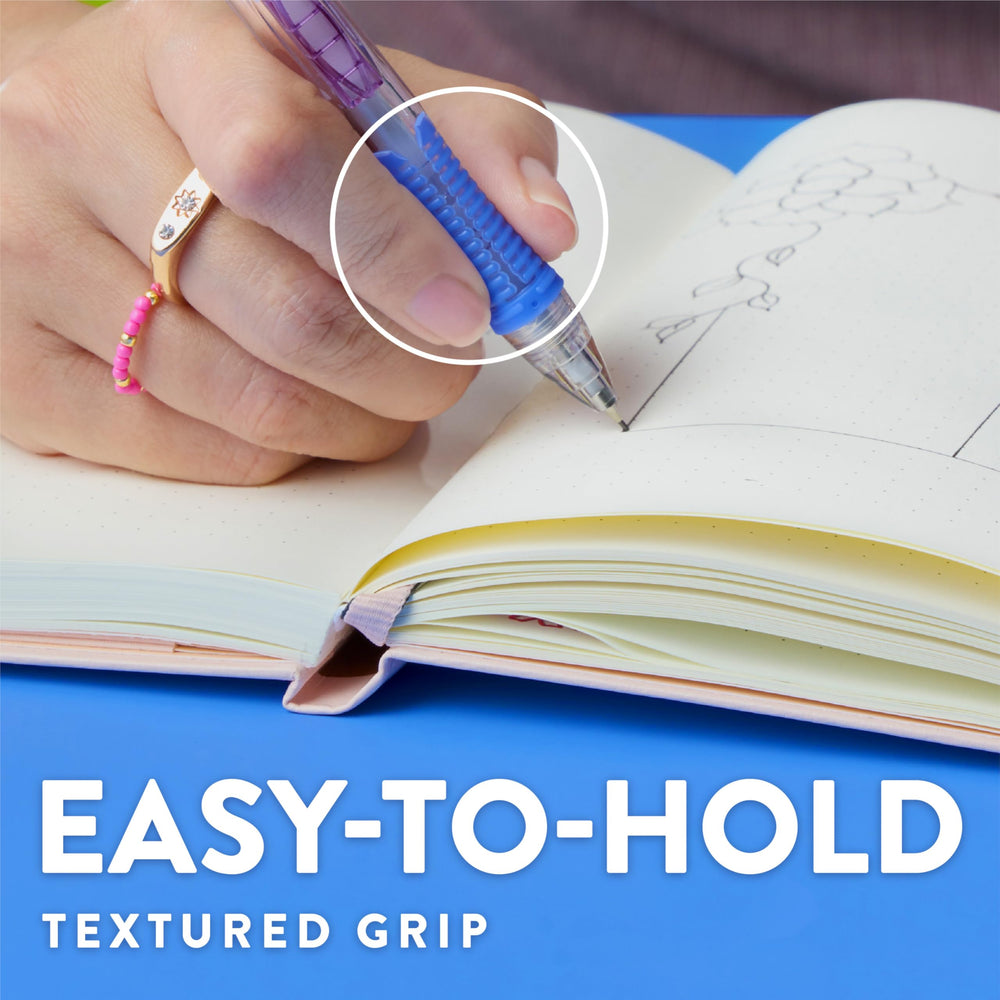Paper Mate Clearpoint en uso sobre cuaderno demostrando escritura continua
