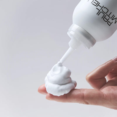 Paul Mitchell espuma dosificada en la mano, control de cantidad y aplicación