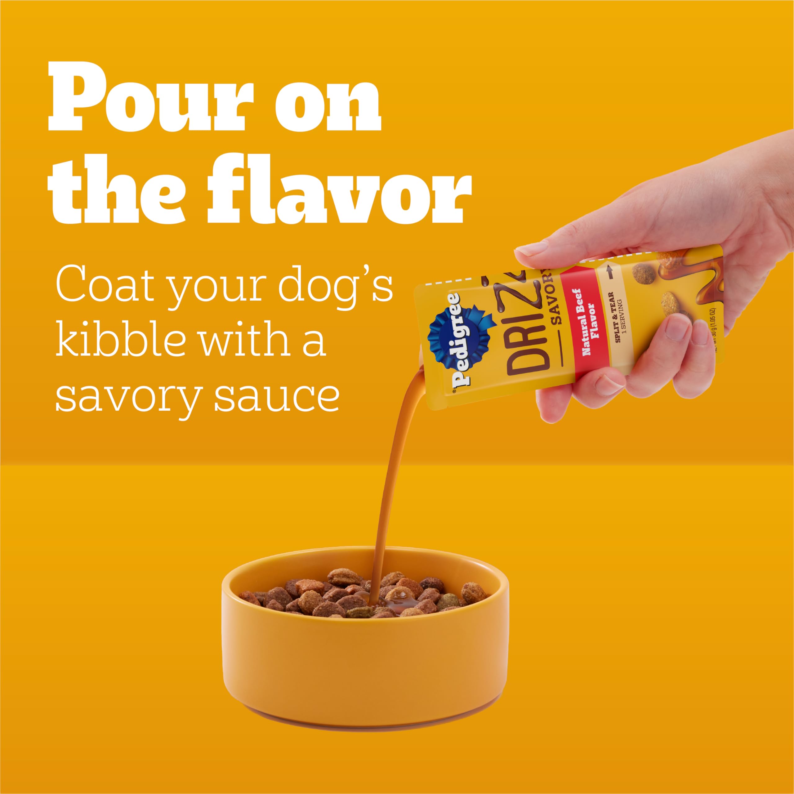 Pedigree Drizzlers sobre abierto vertiendo salsa sobre pienso para más sabor