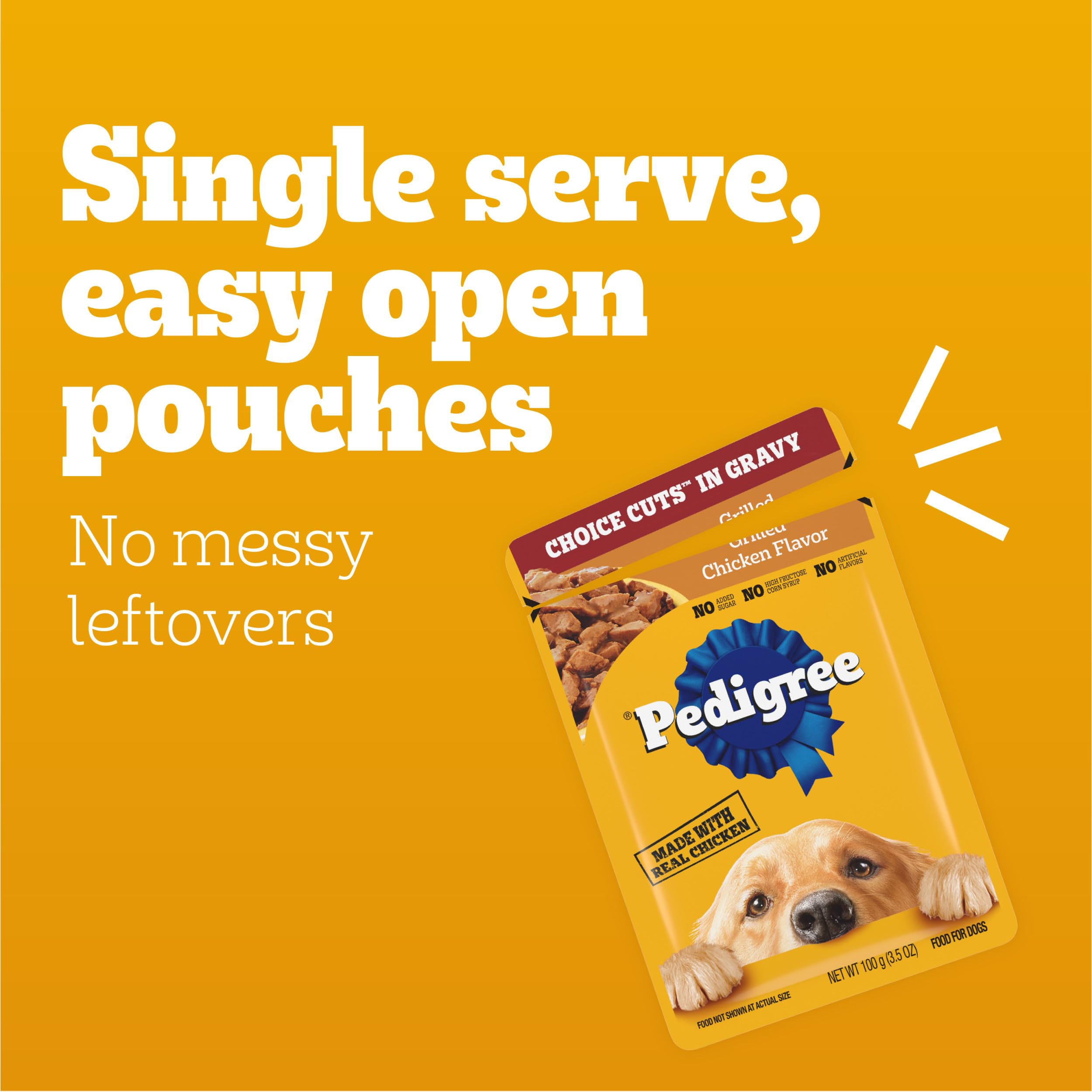 Pedigree sobre abierto servido en plato listo para alimentar al perro