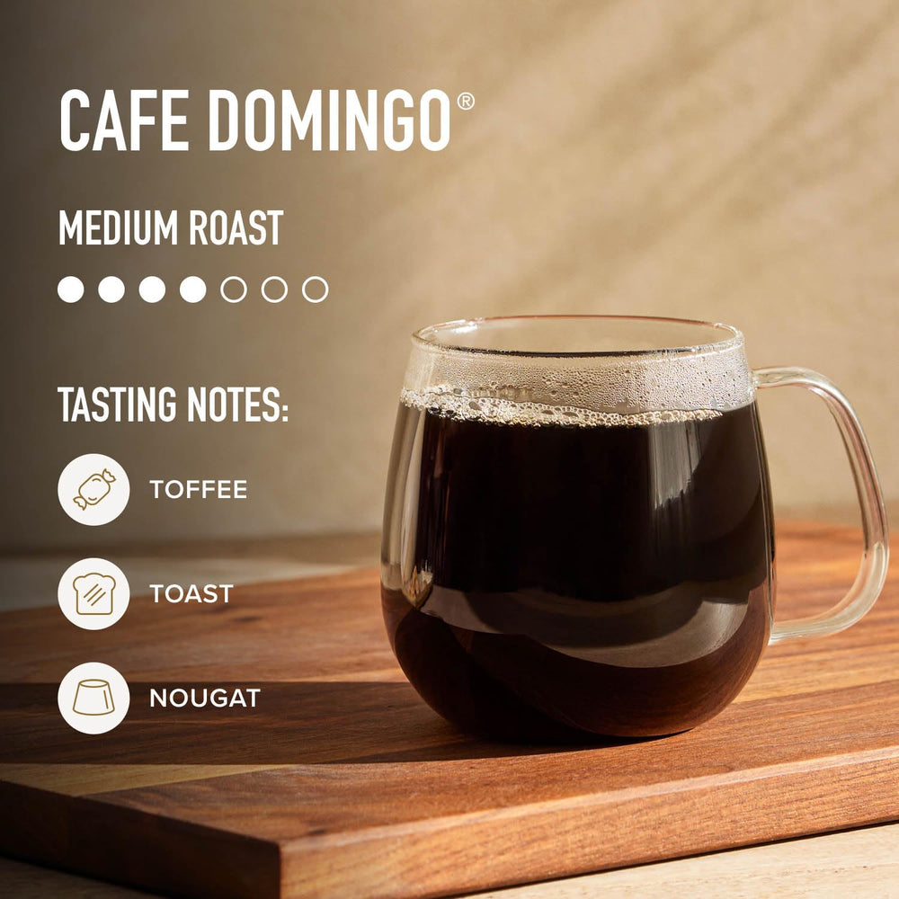 Peet's taza preparada del blend Café Domingo con beneficio sabor equilibrado