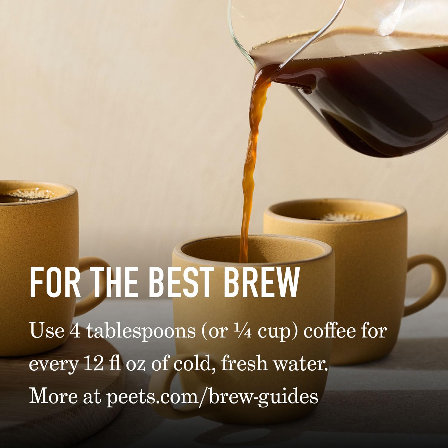 Peet's Coffee vertido en Chemex para extracción limpia y brillante