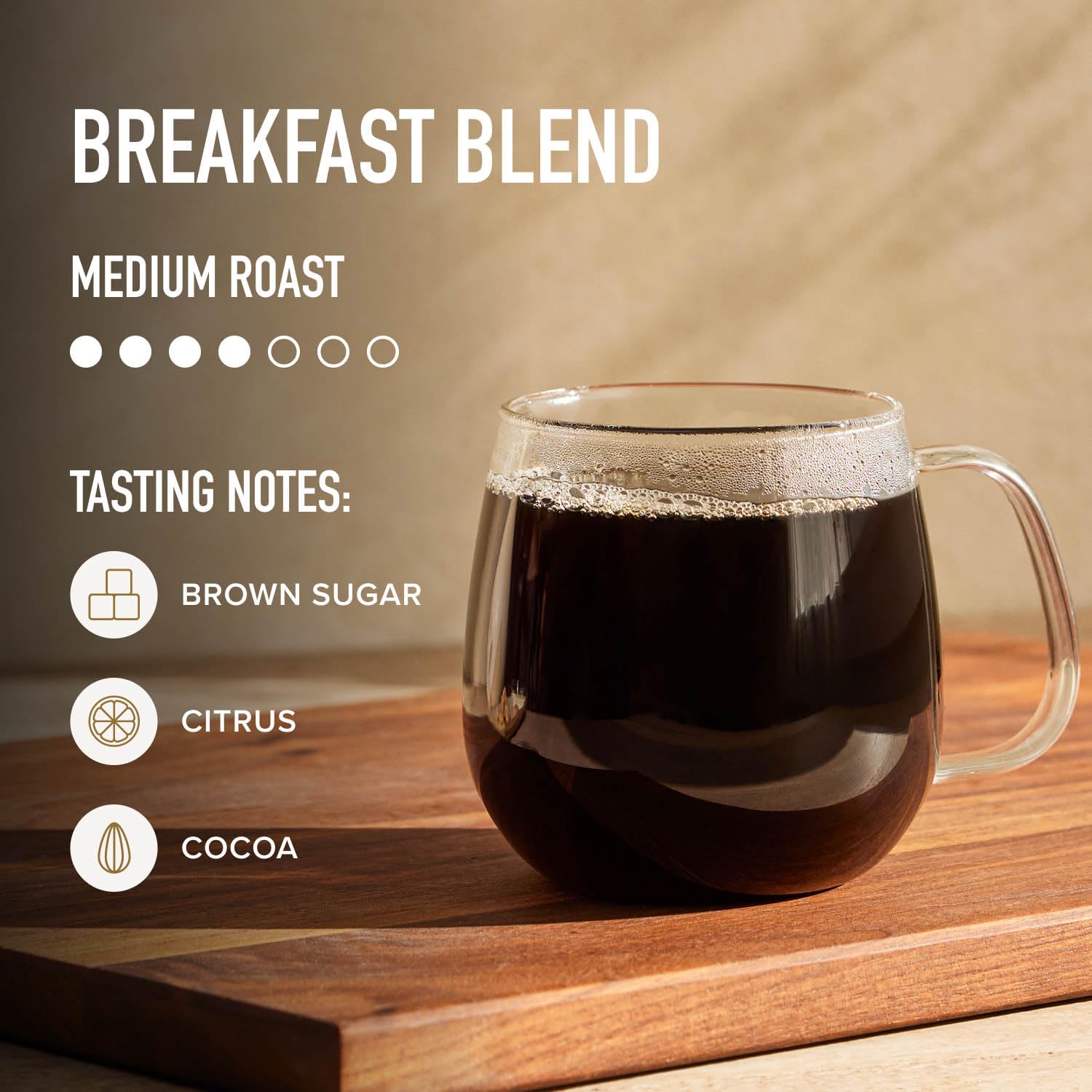 Peet's Coffee taza servida en mesa que sugiere energía matutina