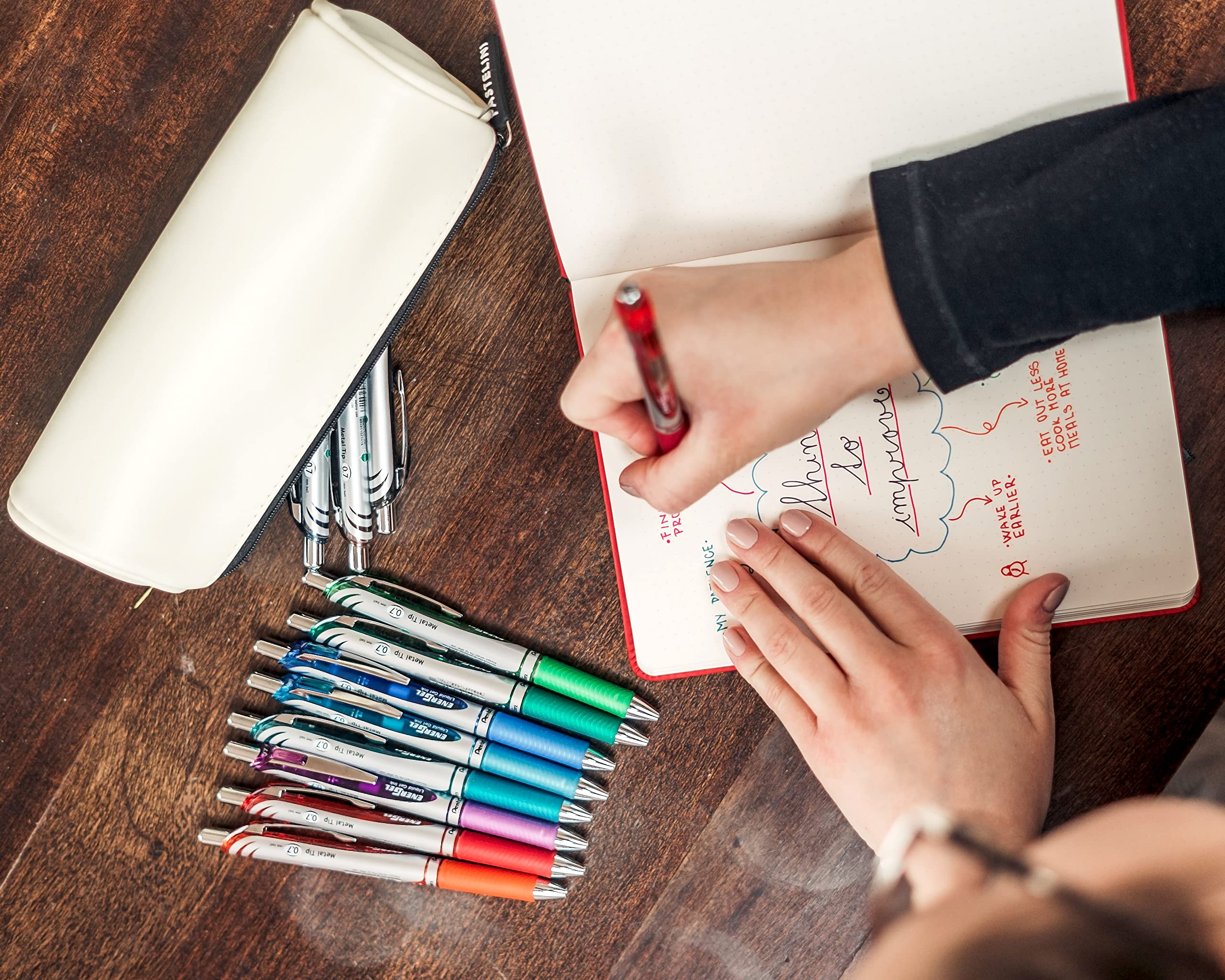 Pentel EnerGel RTX agarre sin látex mostrando textura y comodidad prolongada