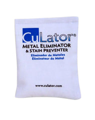 Periodic Products CuLator PowerPak comparación de tamaño junto a herramientas de piscina