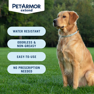 Collar PetArmor Extend junto a una mano para comparar tamaño, fácil de ajustar