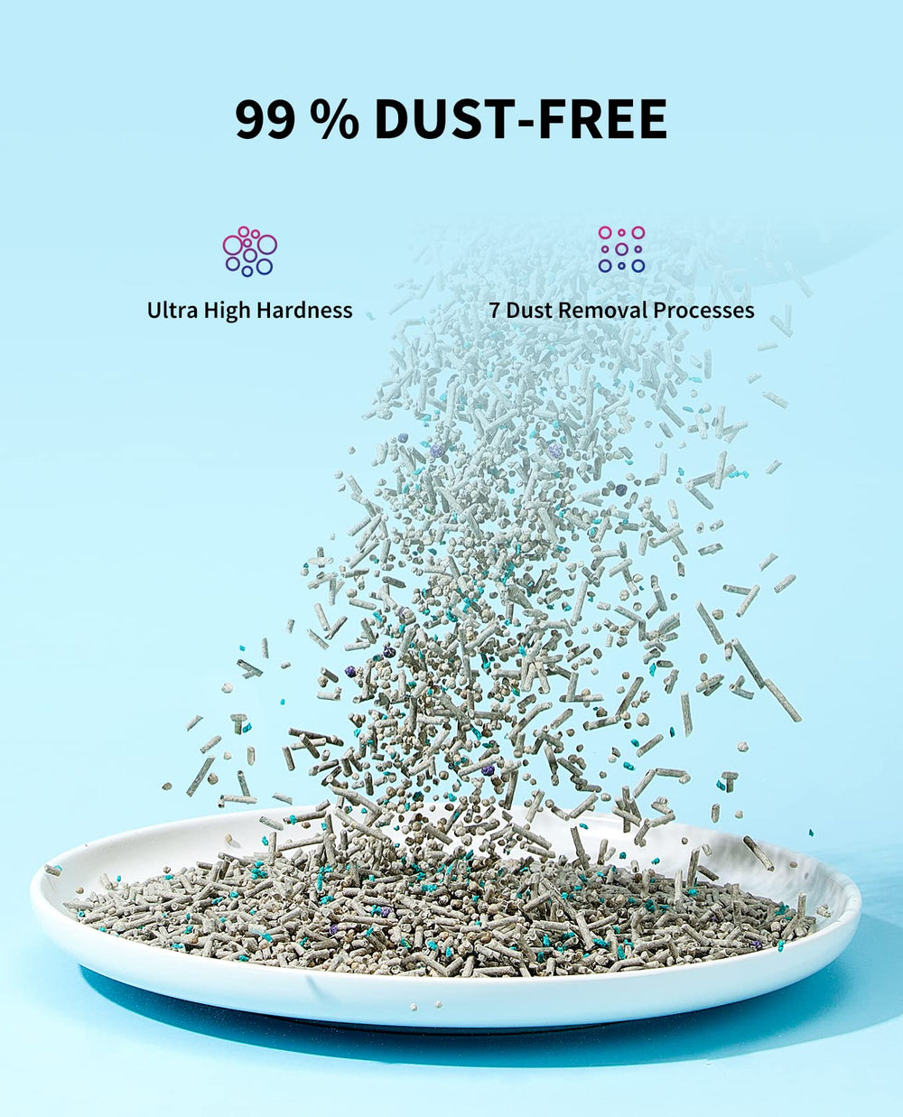 PETKIT clump demonstration with scoop showing firm clumps for faster cleaning