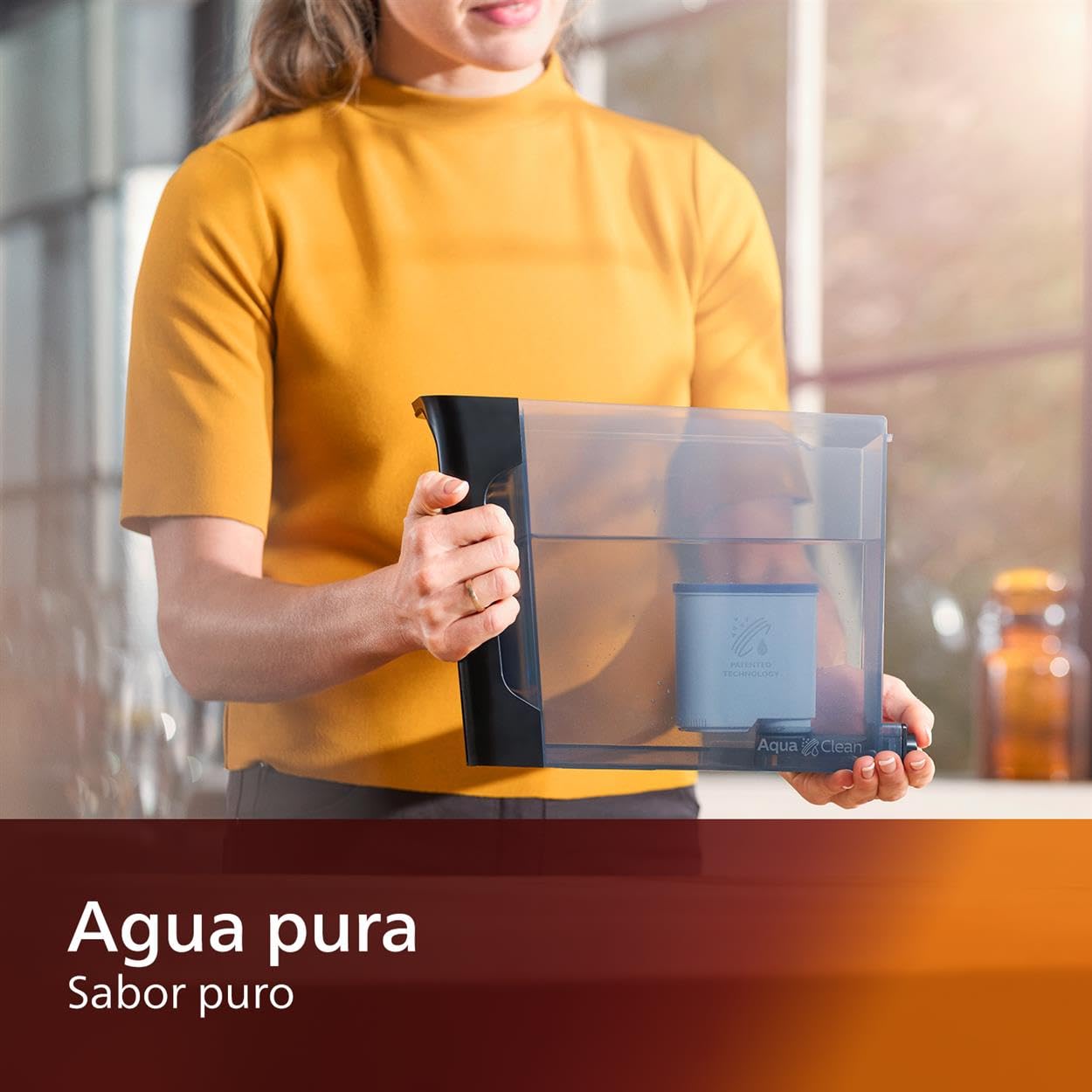 Philips AquaClean en cocina mostrando uso diario y protección de la máquina