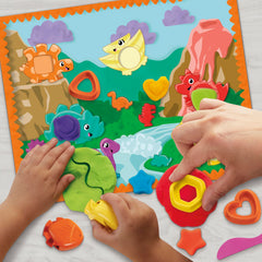 Play-Doh accesorios dispuestos sobre la mesa mostrando herramientas grandes y seguras
