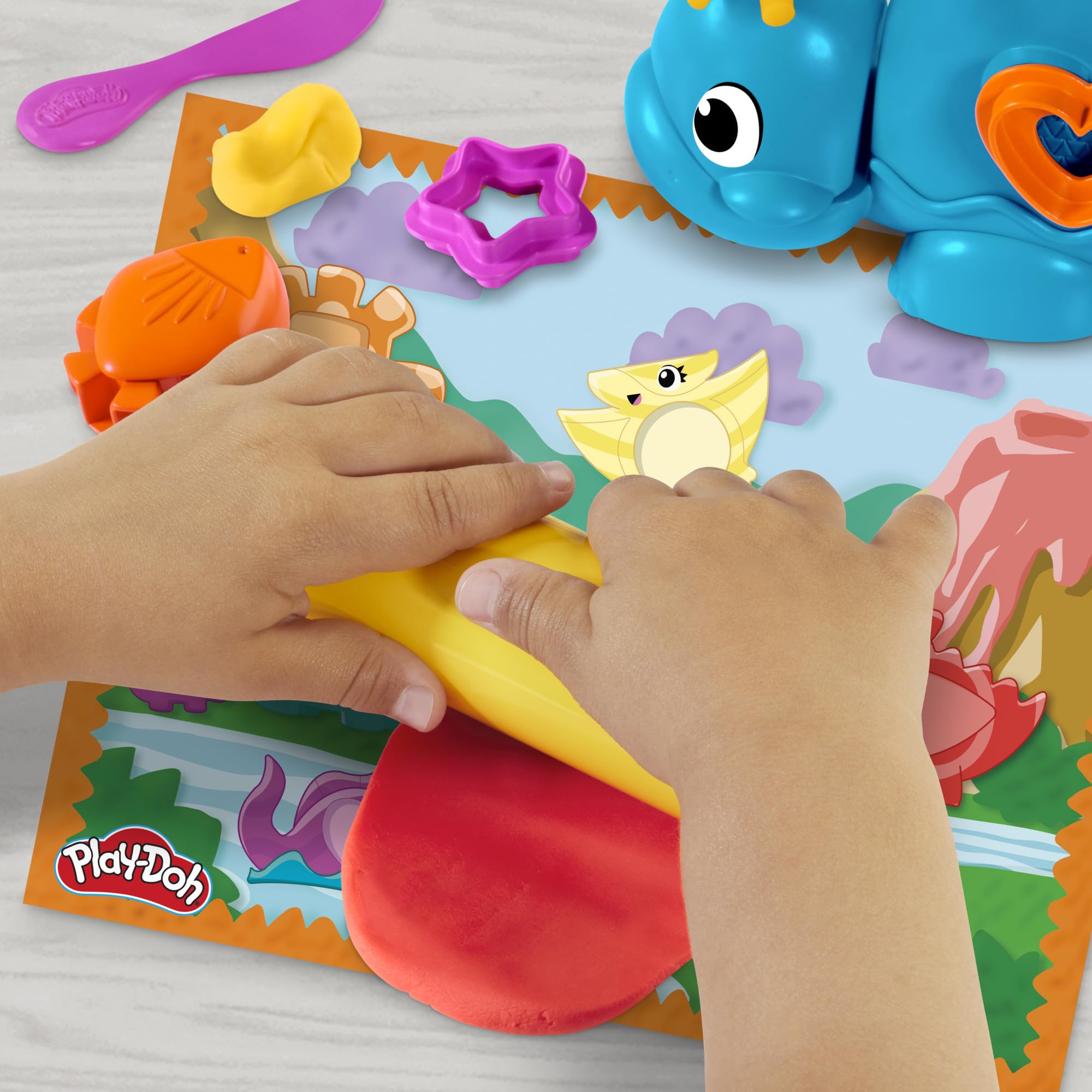 Play-Doh detalle en la cabeza del dinosaurio con textura que genera cabello divertido