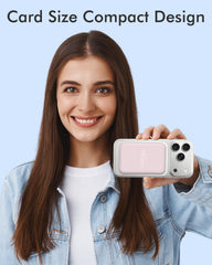 podoru en uso pegado a un iPhone entregando carga inalámbrica rápida