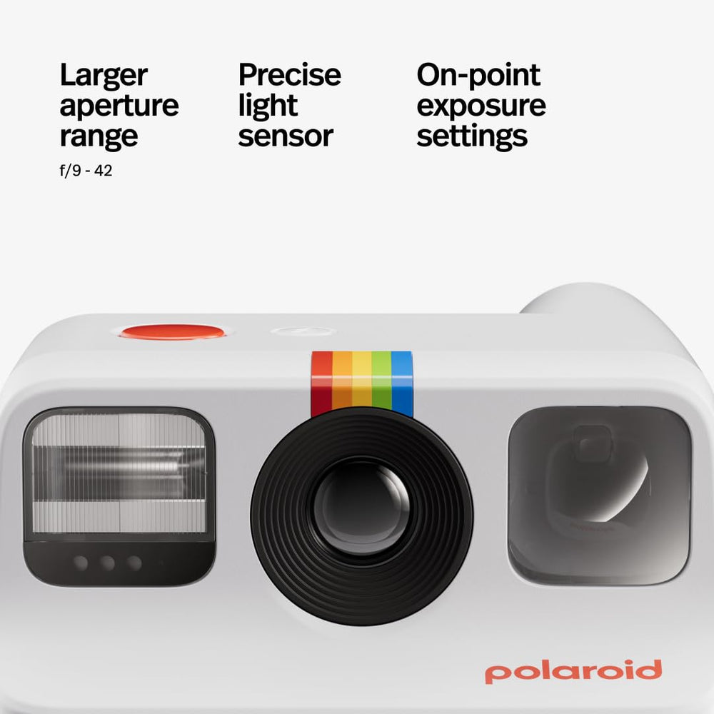 Polaroid Go conectado por USB-C para carga rápida y fiable
