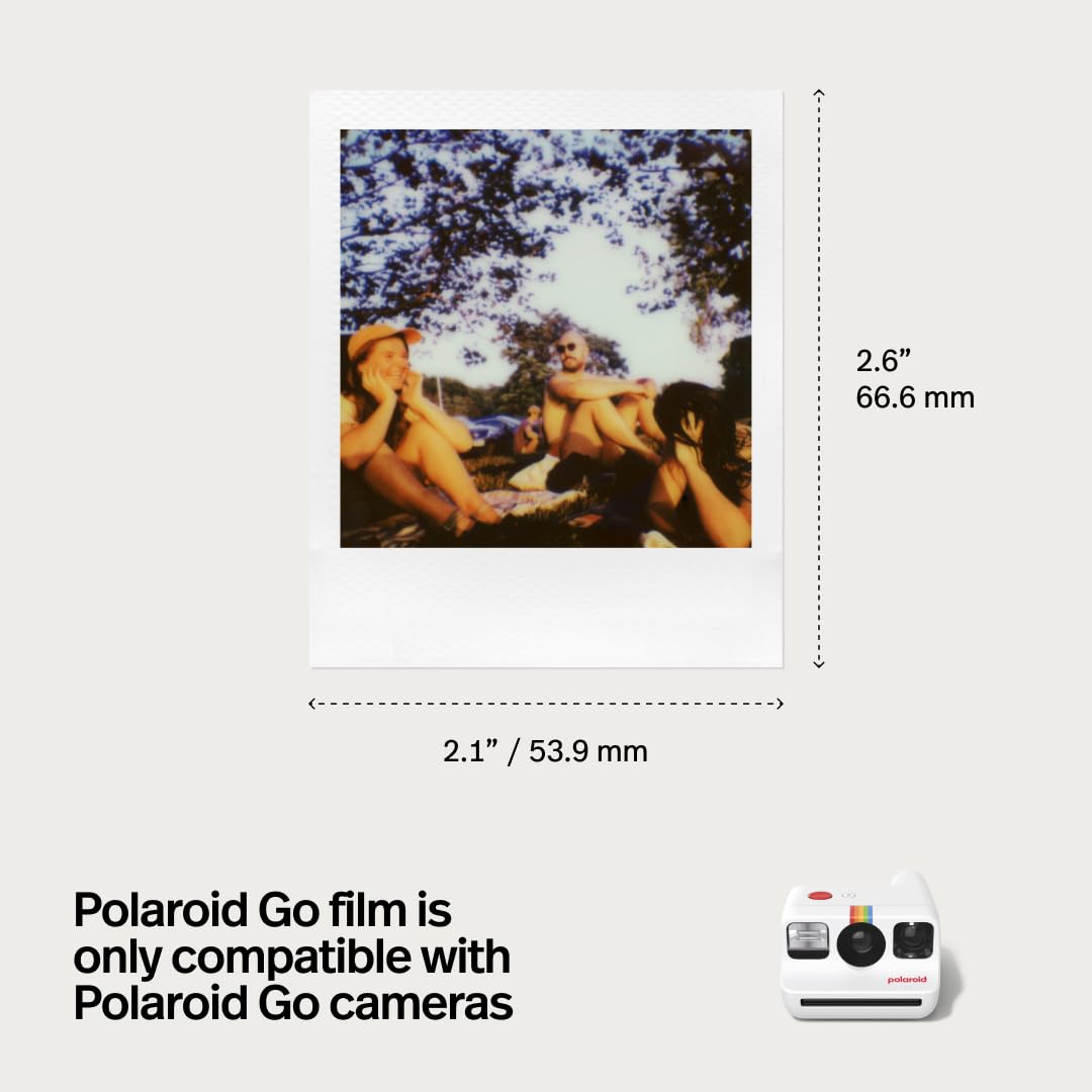Polaroid Go dentro de bolso listo para salidas y viajes