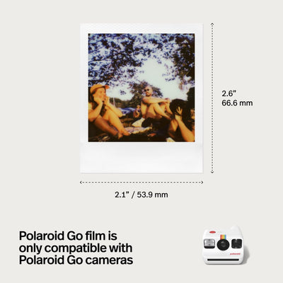Polaroid Go dentro de bolso listo para salidas y viajes