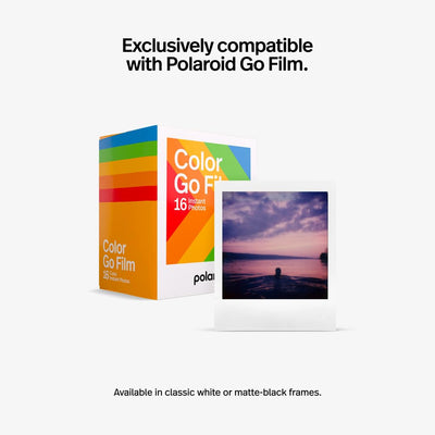 Polaroid Go en mano para comparar tamaño y portabilidad
