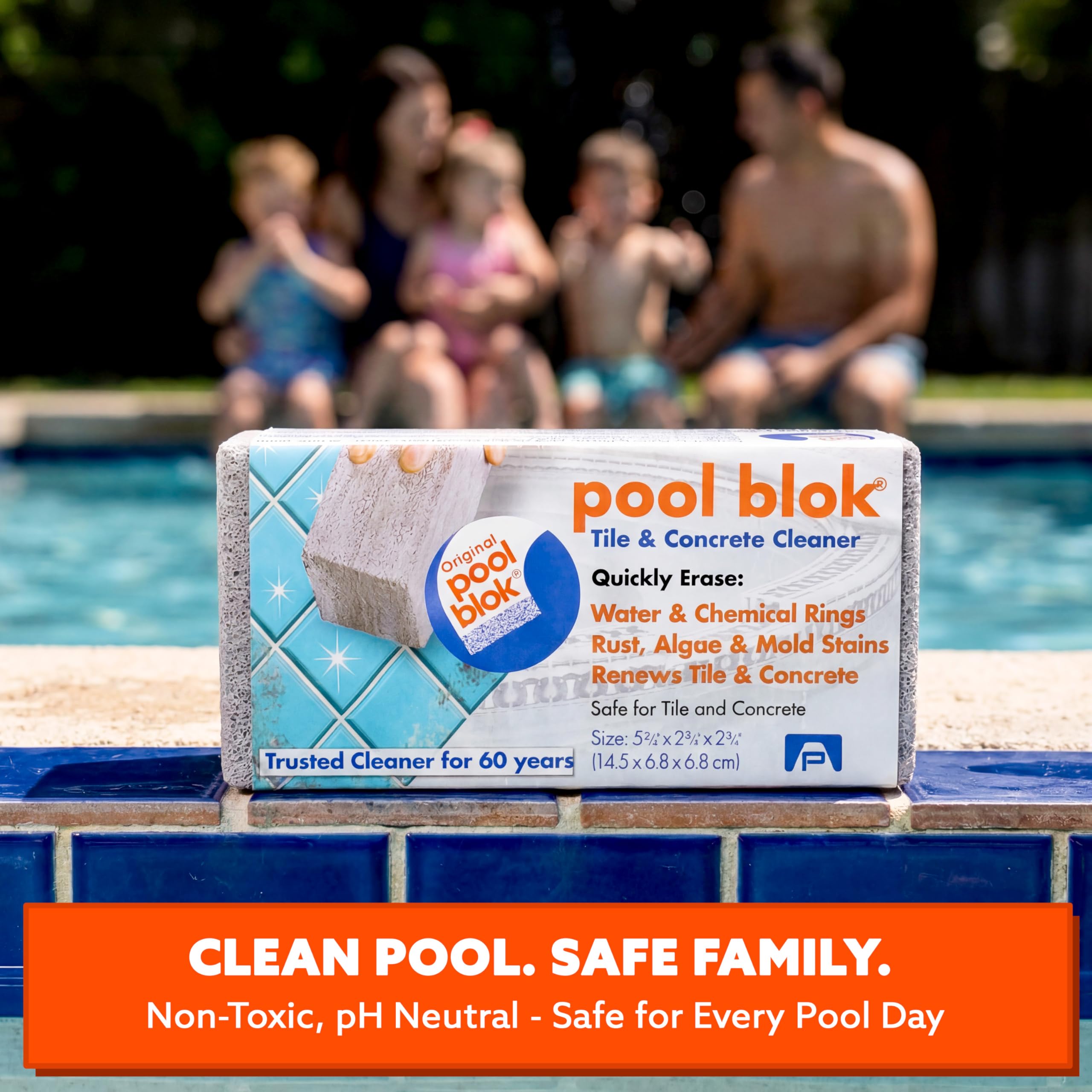 Pool Blok limpiando lavabo de porcelana para eliminar manchas de agua dura