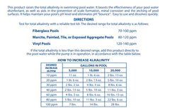 Pool Mate junto a una cinta métrica para comparar tamaño y dosificación