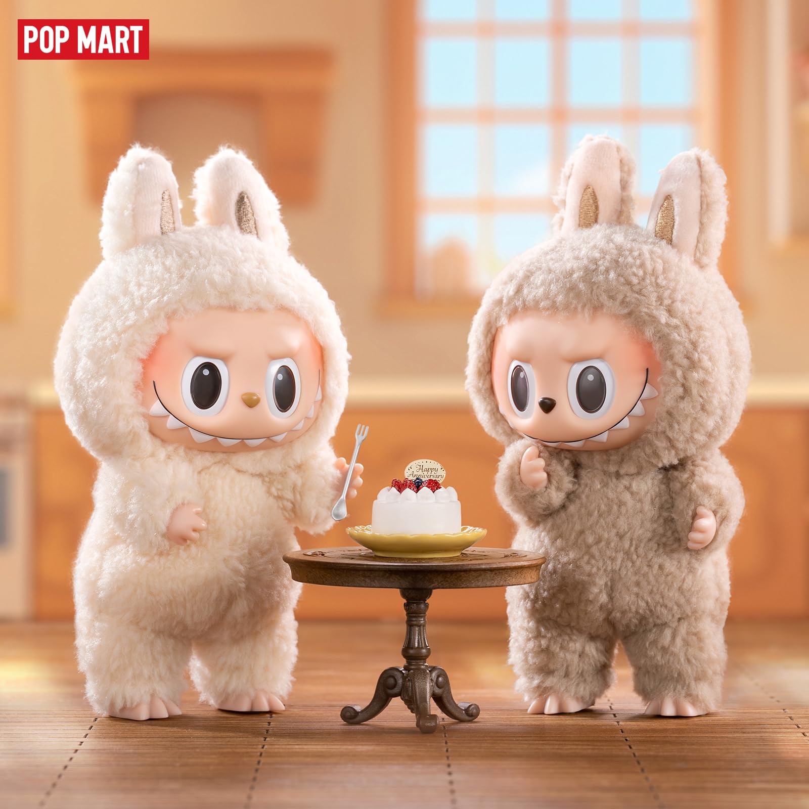 POP MART figura en mano comparando tamaño y portabilidad útil