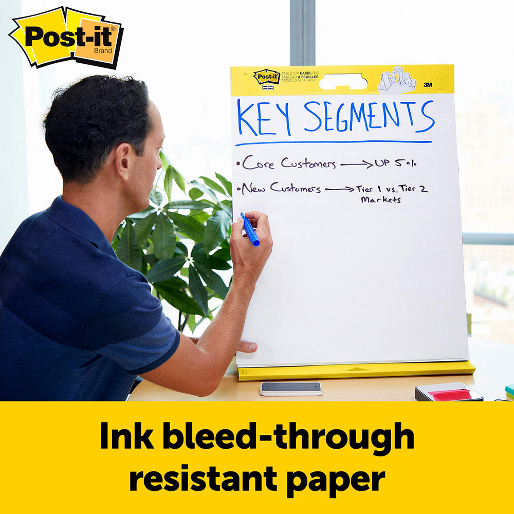 Post-it hoja en primer plano mostrando líneas y superficie blanca