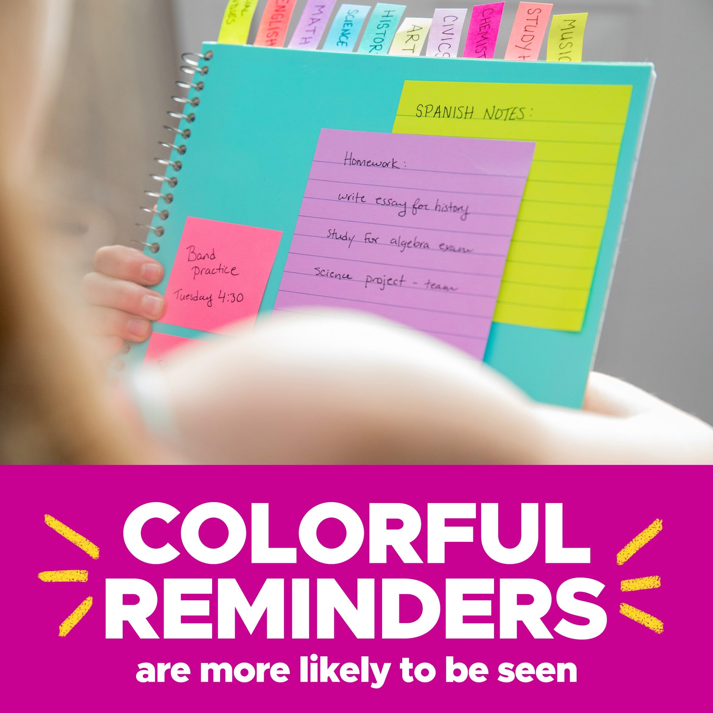 Post-it junto a una regla para comparar tamaño compacto y uso portátil