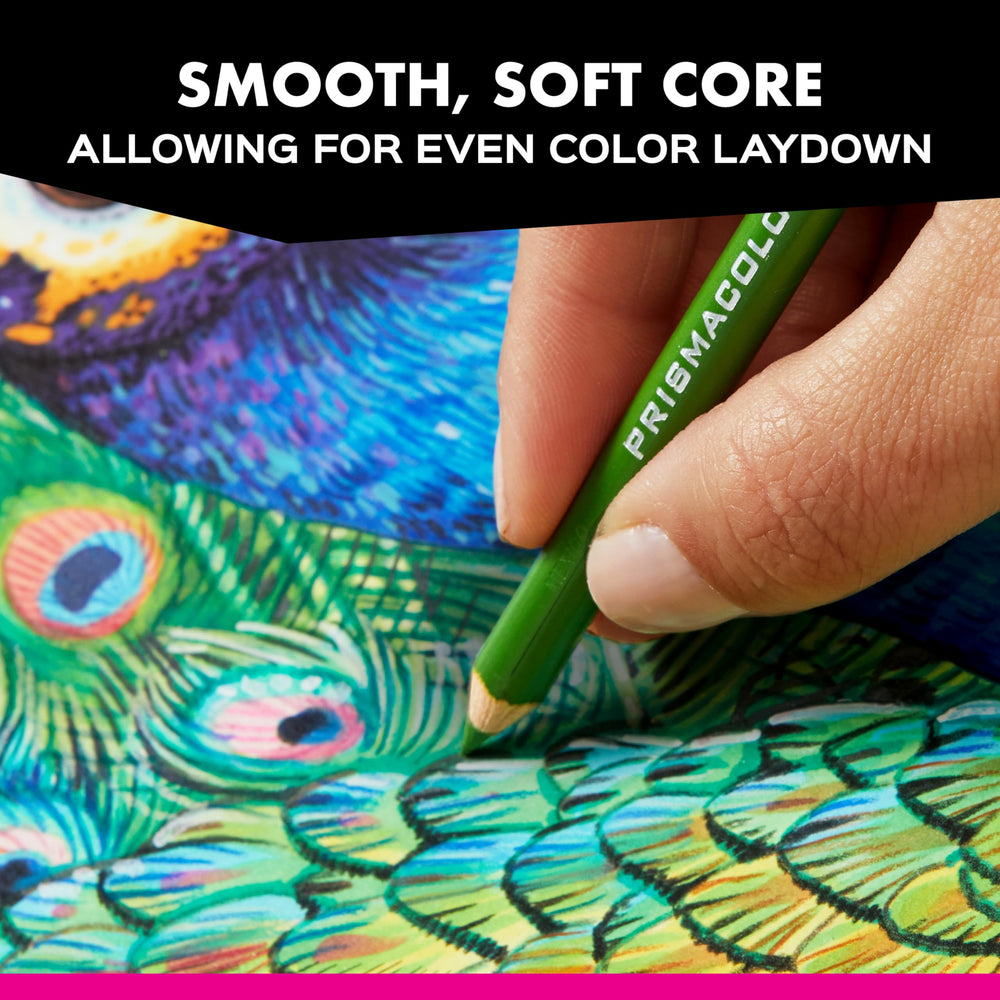 Prismacolor lápices en uso manos dibujando para mezcla y sombreado