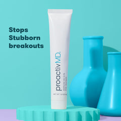 Proactiv aplicación nocturna en rostro demostrando reducción de imperfecciones