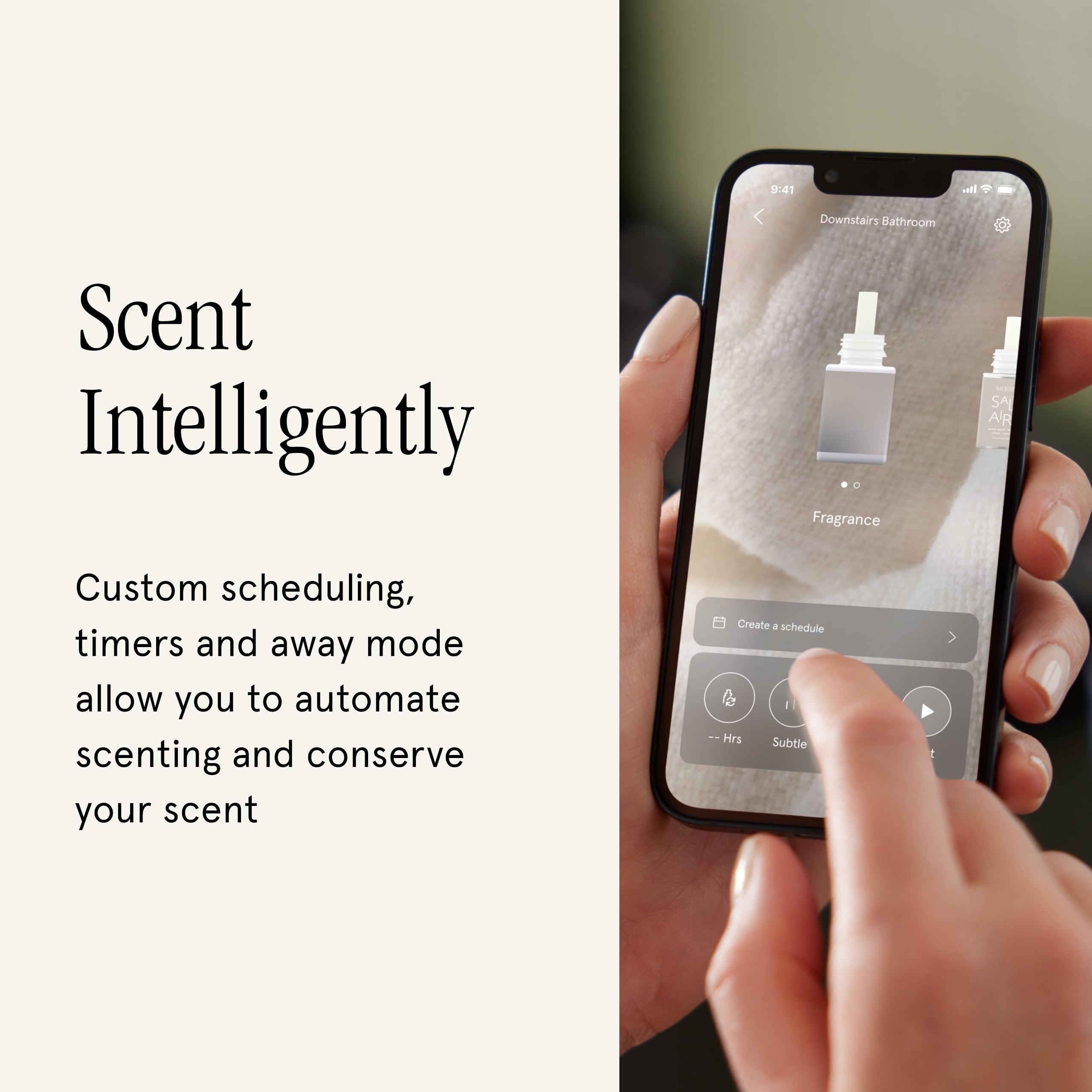 Pura Plus en salón moderno funcionando, Pura mantiene aroma agradable en estancias grandes