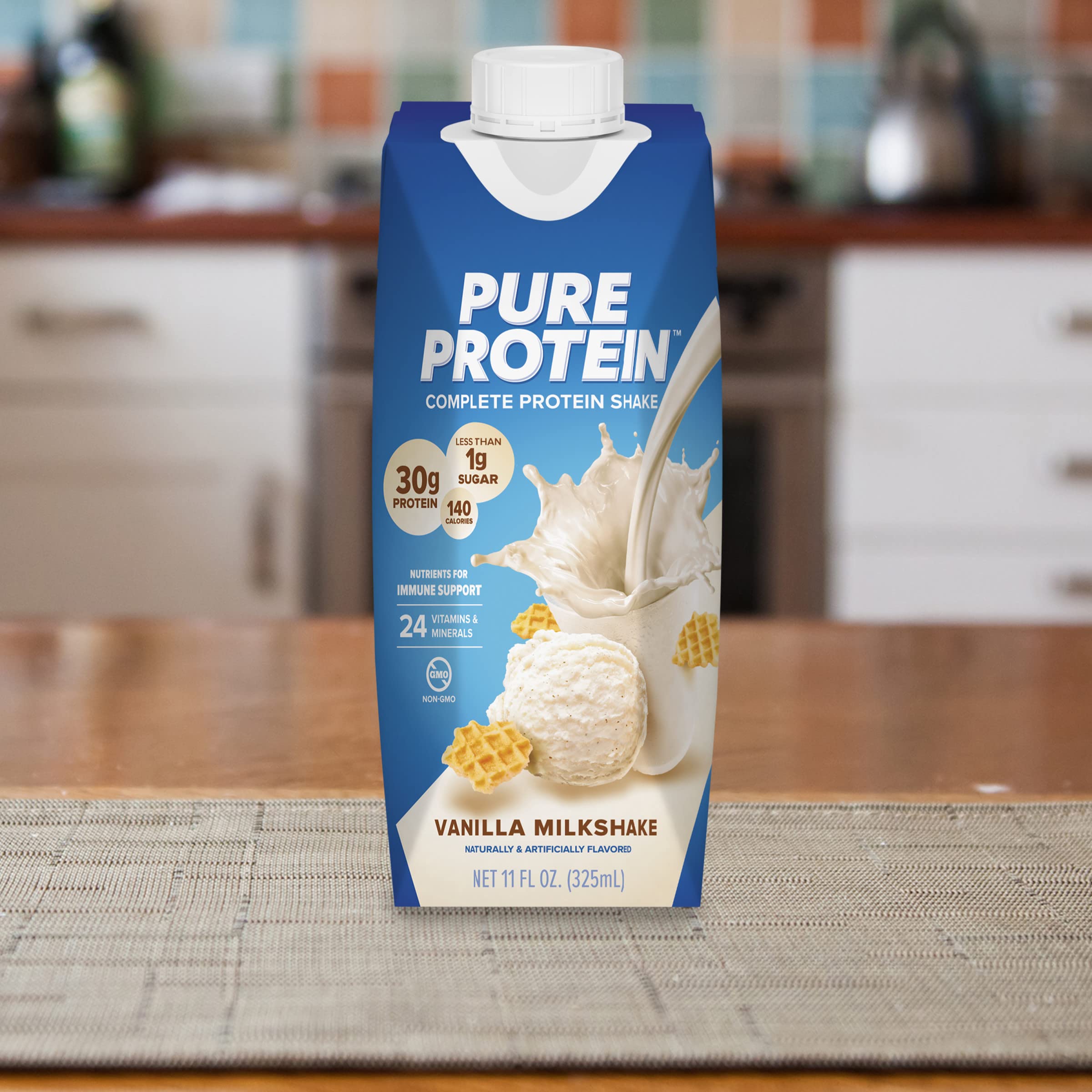 Pure Protein pack de 12 unidades sobre mesa, práctico para llevar