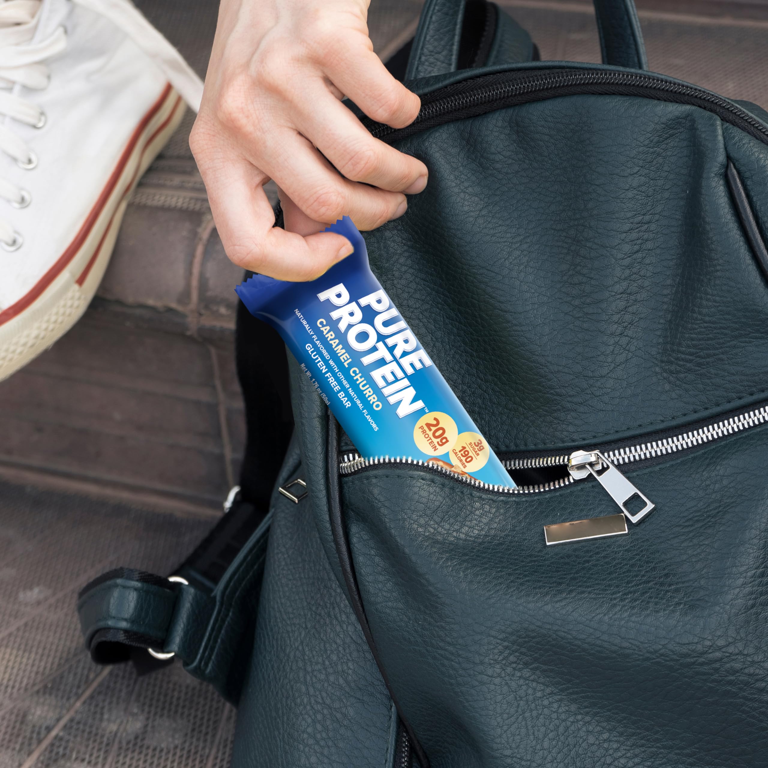 Pure Protein en bolsa de gimnasio lista para snack pre o post entreno