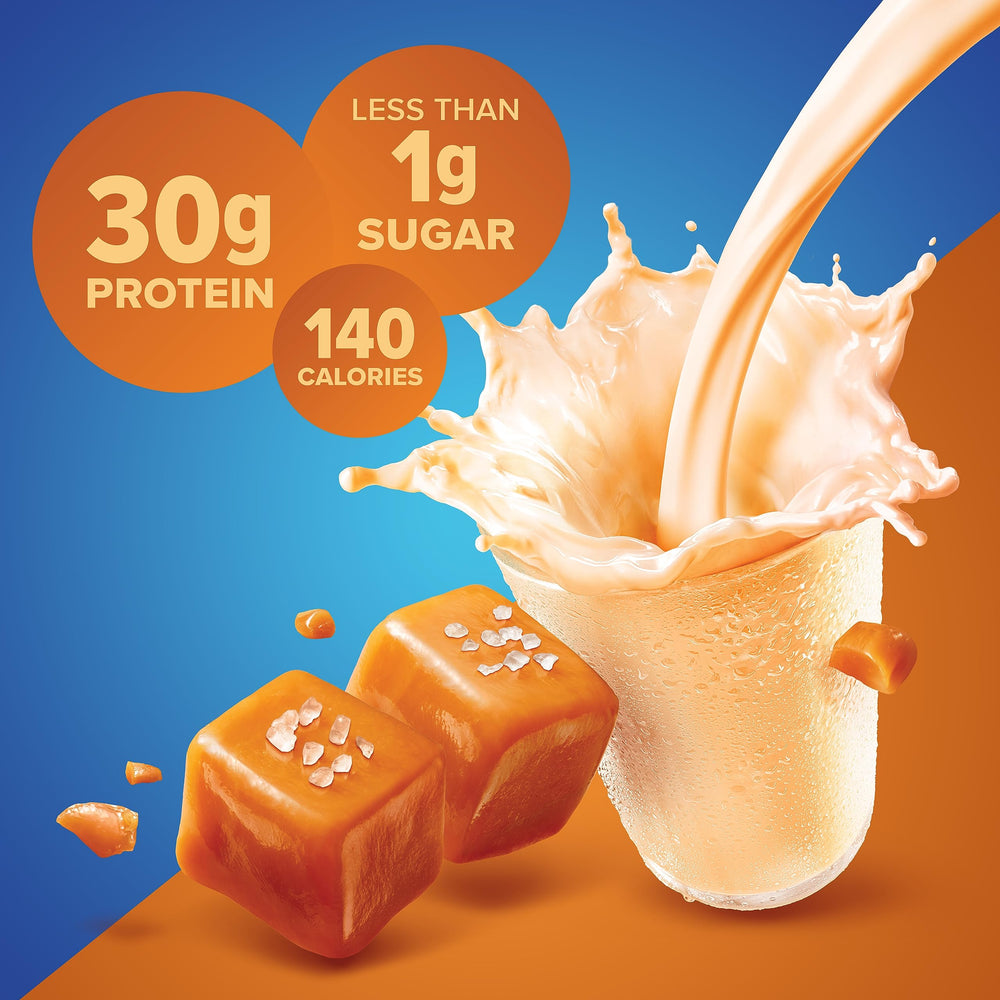 Pure Protein junto a una mano para mostrar tamaño y facilidad de transporte