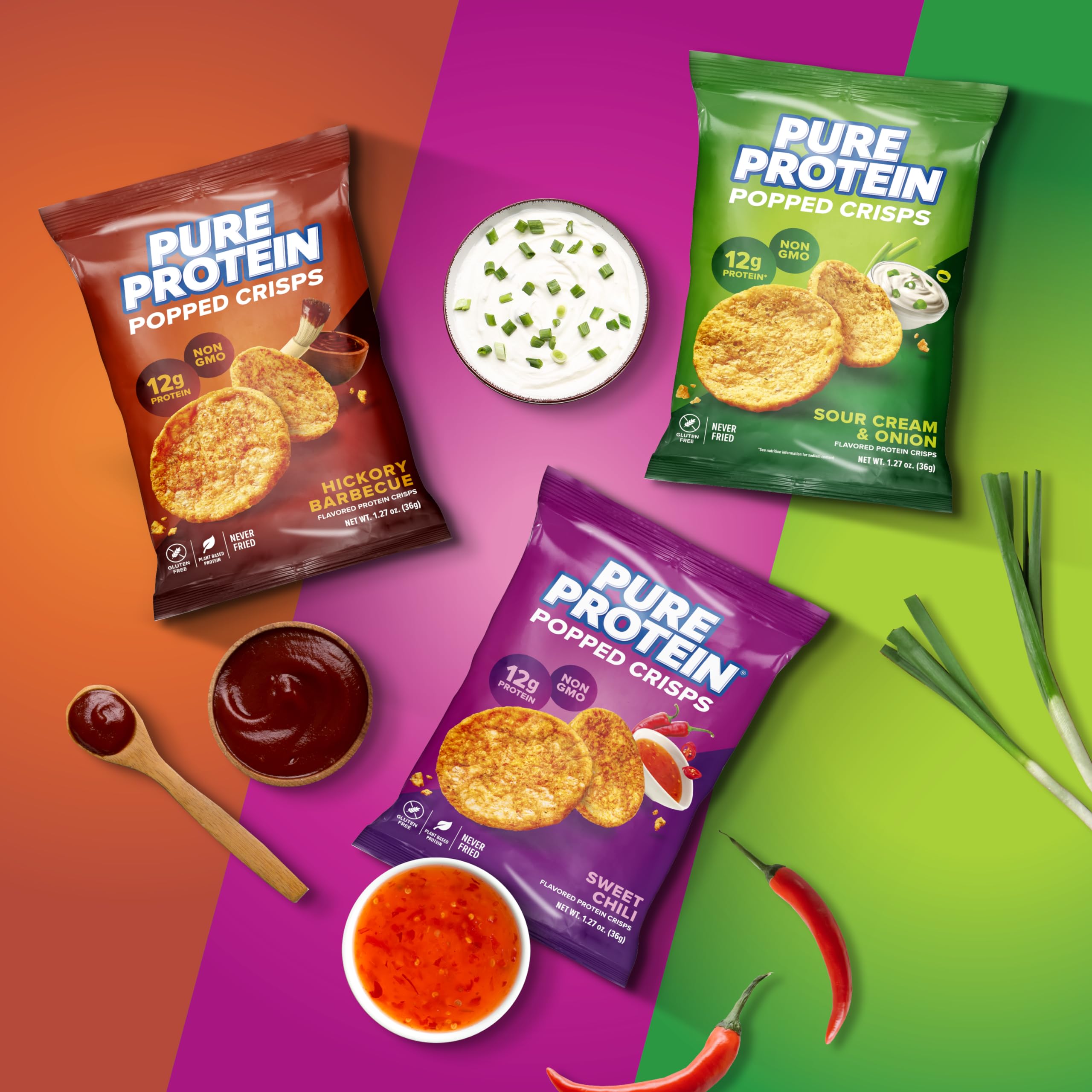 Pure Protein bolsa junto a una mano y objetos para comparar tamaño y porción