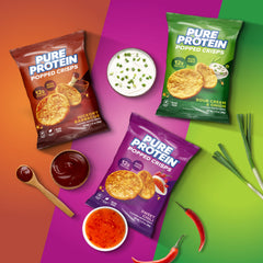 Pure Protein bolsa junto a una mano y objetos para comparar tamaño y porción