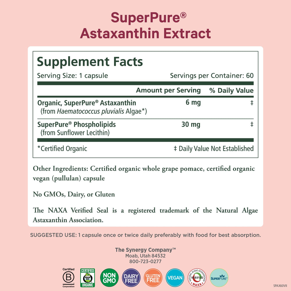 PURE SYNERGY cápsula en mano indicando fácil ingestión y dosificación