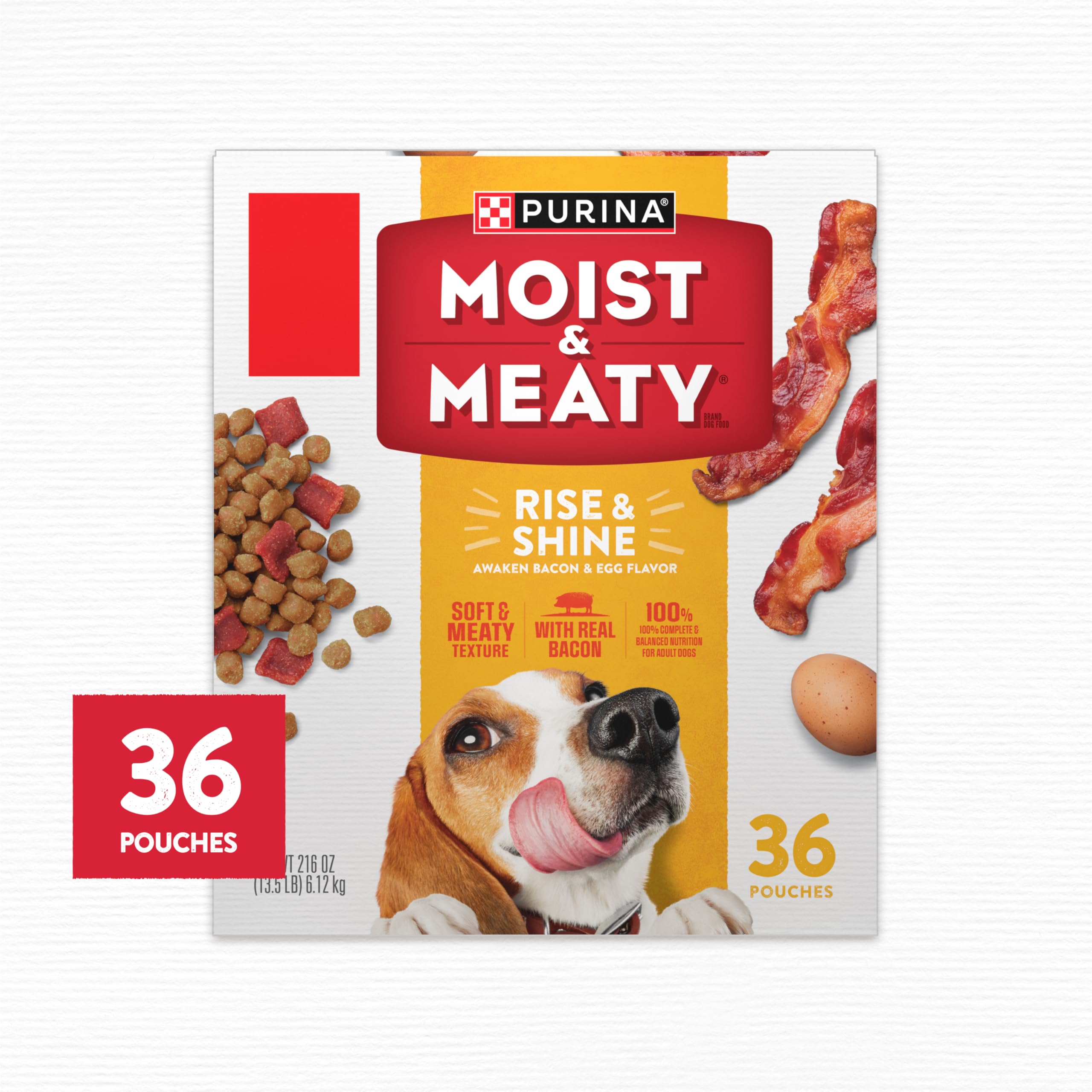 Purina Moist & Meaty perro disfrutando del alimento con textura suave