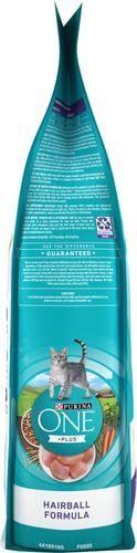 Purina ONE en uso alimentando a un gato, promoviendo control de bolas de pelo