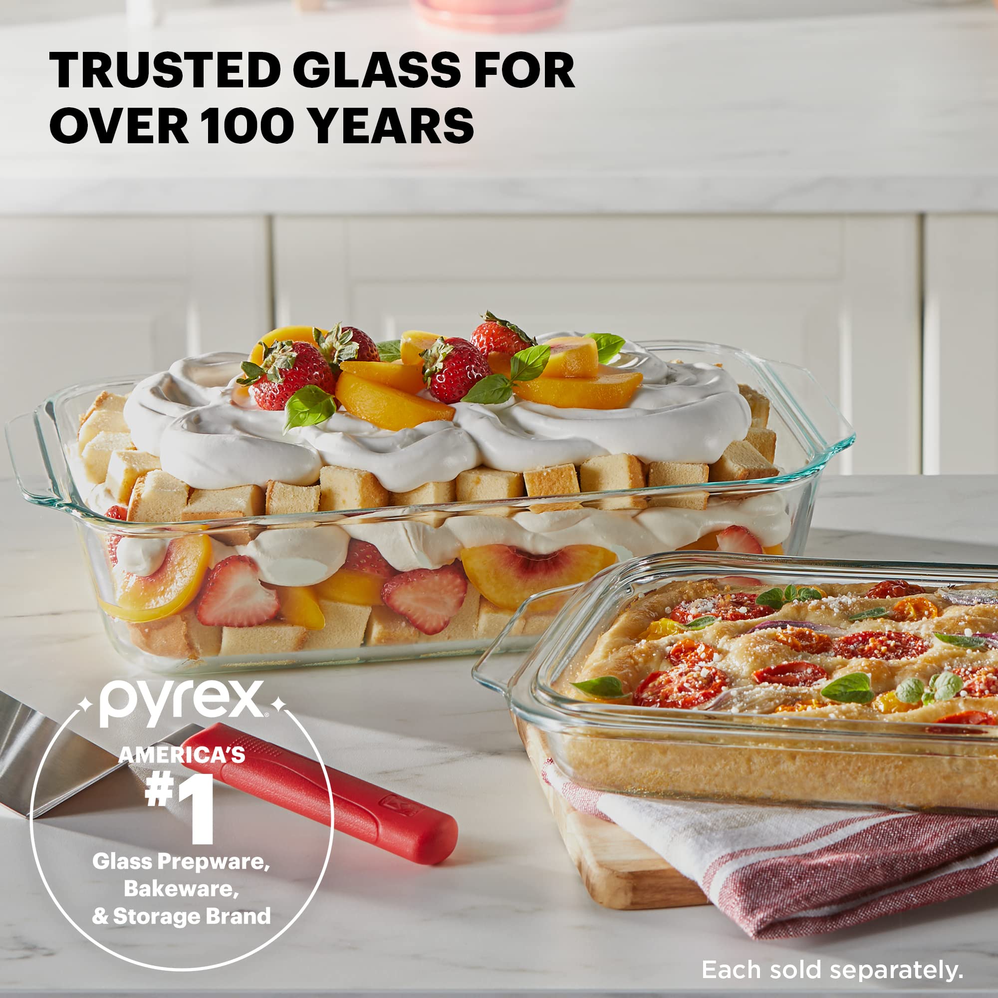 Pyrex fuente servida en cocina moderna ideal para reuniones