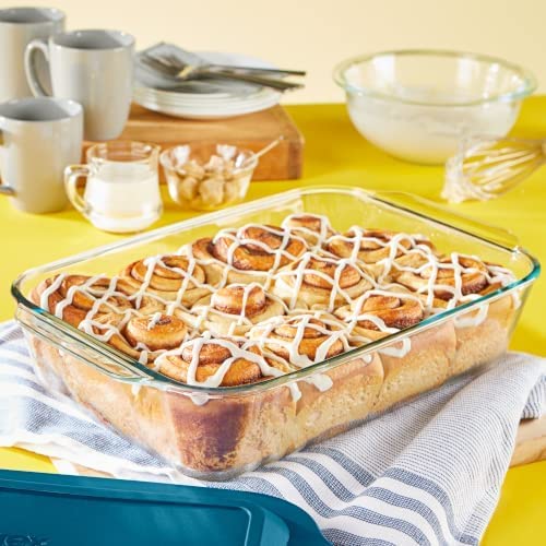 Pyrex fuente en horno con lasaña destacando uso práctico y capacidad