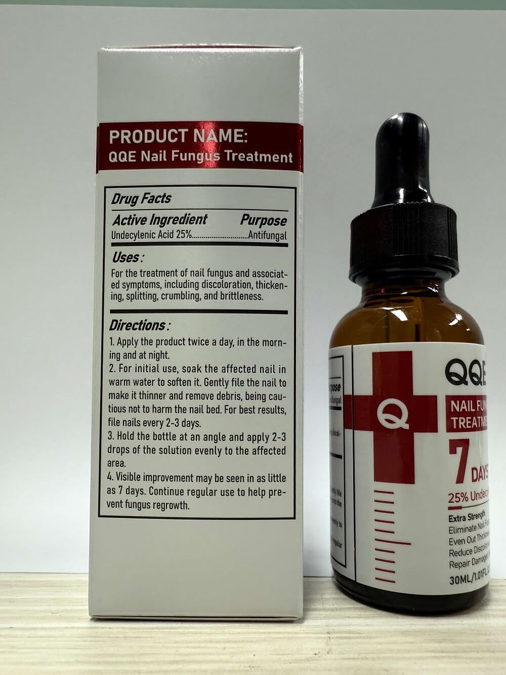 QQE producto sobre toalla en baño mostrando rutina diaria fácil
