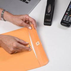 Quality Park primer plano del broche metálico doble prendedor para cierres reutilizables