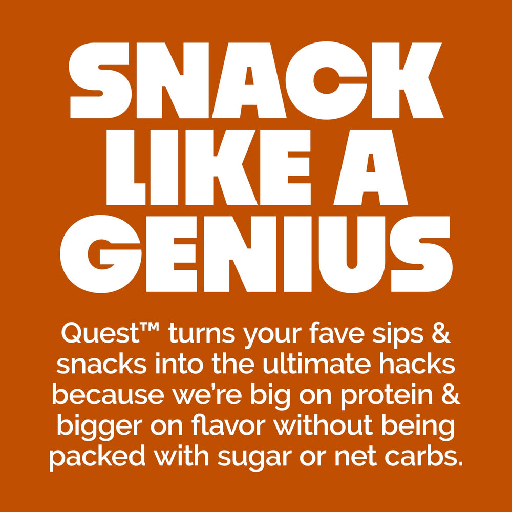 Quest chips en mesa con ingredientes sugeridos para servir en reuniones