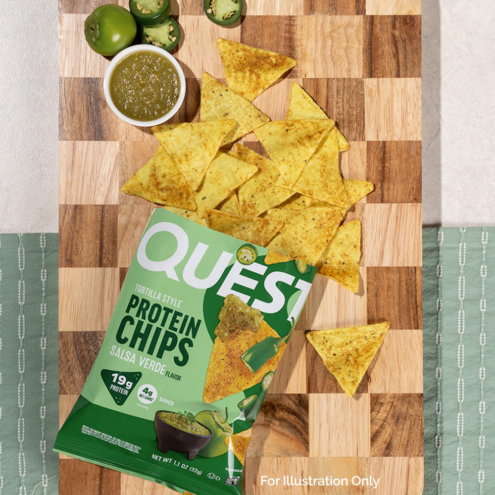 Quest chip en mano para comparar tamaño y facilidad de transporte