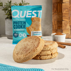 Galleta Quest junto a regla para comparar tamaño y porción de 59 g por unidad