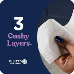 Quilted Northern rollo en uso en baño demostrando resistencia