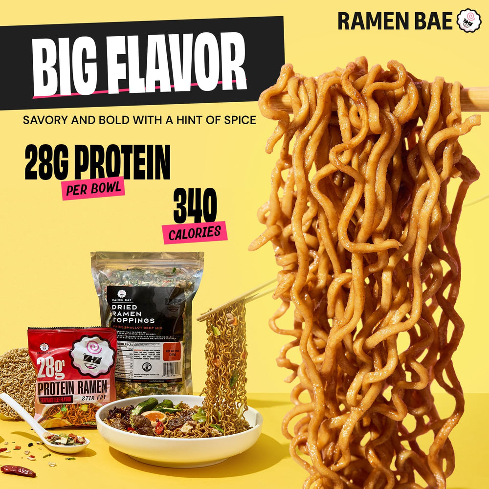 Ramen Bae fideos stir-fry listos en sartén con toppings, realza saciedad